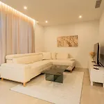 Higueron Luxury דירה
